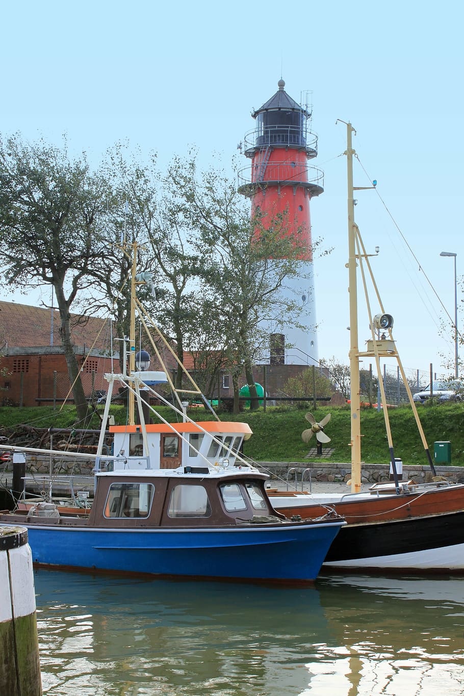 port, far, arrencada, büsum, vaixell nàutic, aigua, manera de transport, transport, arquitectura, estructura construïda, exterior de l'edifici, amarrat, cel, naturalesa, davant del mar, arbre, dia, torre, canal, planta, veler, edifici, cap gent, a l'aire lliure, 4K