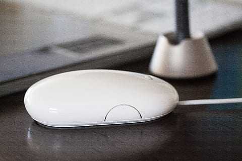hvid, trådede, mus, sort, træ-, i stand, æble, grafikkort, tastatur, digital pen, mount, kreativ, grafisk design, bord, computermus, computerudstyr, indendørs, tæt på, ingen mennesker, teknologi, forbindelse, stilleben, fokus på forgrunden, meddelelse, selektiv fokusering, trådløs teknologi, computer, træ - materiale, to objekter, computer netværk, hvid farve, arkivering, møbel, 4K, CC0, offentligt domæne, royaltyfrie