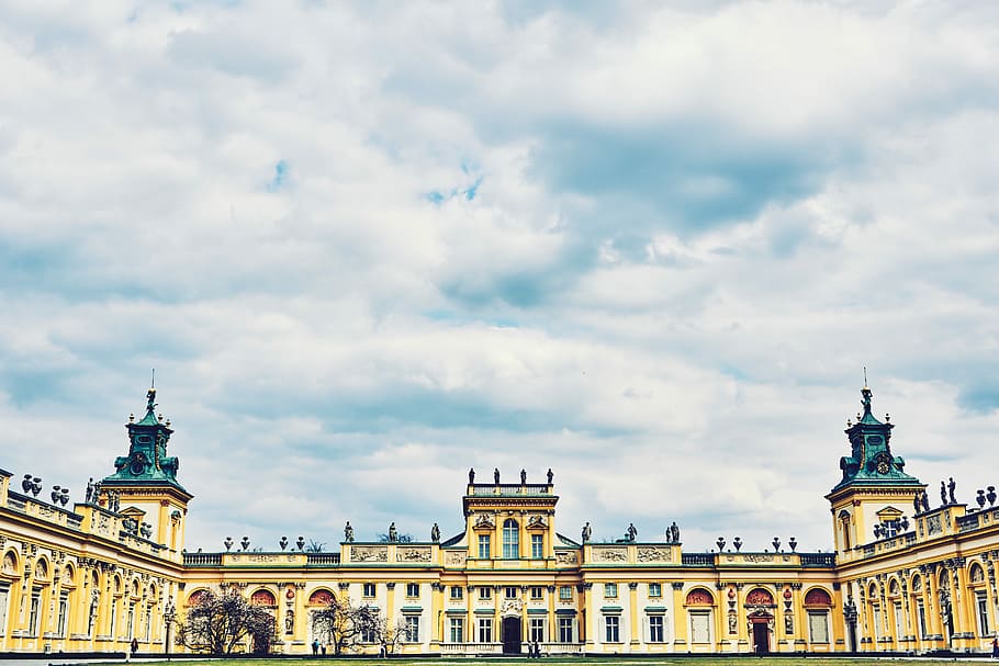 žlutá, beton, budova, během dne, bílý, nebe, palác, architektura, okno, Polsko, mrak, vyšperkovaný, panství, dědictví, historický, turista, mezník, famou, mrak - nebe, stavba, exteriér budovy, destinace, Příroda, den, město, cestovat, minulost, cestovní ruch, Dějiny, venku, městský život, nikdo, věž, vláda, 5K