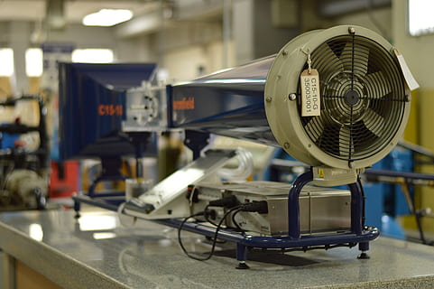 machine, laboratorium, monteur, technologie, focus op de voorgrond, binnenshuis, industrie, communicatie, uitrusting, machinerie, detailopname, fabriek, geen mensen, verbinding, dag, tekst, elektronische industrie, fabricage-apparatuur, controle, gezondheidszorg en medicijnen, teken, werkplaats, elektrische apparatuur, 5K, CC0, publiek domein, royaltyvrij