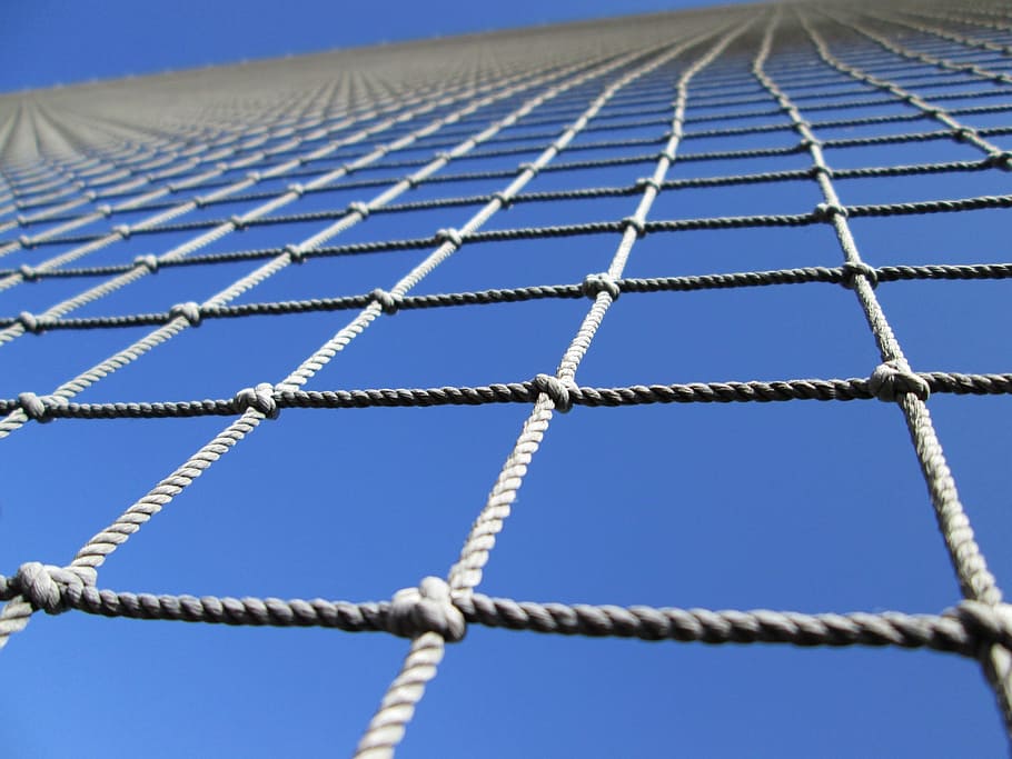 malla, barrera, perspectiva, angle, cap amunt, corda, nusos, cel, blau, dia, naturalesa, patró, cap gent, energia renovable, seguretat, conservació del medi ambient, energia alternativa, generació de combustible i energia, panell solar, energia solar, a l'aire lliure, tecnologia, tanca, metall, vista d’angle baix, medi ambient, Font d'alimentació, 1080P