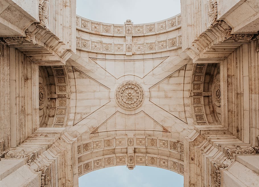 fotografie cu unghi mic, bej, beton, clădire, timpul zilei, vierme-ochi, Vezi poza, alb, arhitectură, tavan, arc, piatră, dom, construită, destinații de călătorie, trecutul, vedere unghiulară joasă, istorie, turism, nici o persoana, exteriorul clădirii, călătorie, imediat mai jos, proiecta, ambarcațiune, model, monument, artă și sculptură, zi, oraș, bogat ornamentat, coloană arhitecturală, 4K