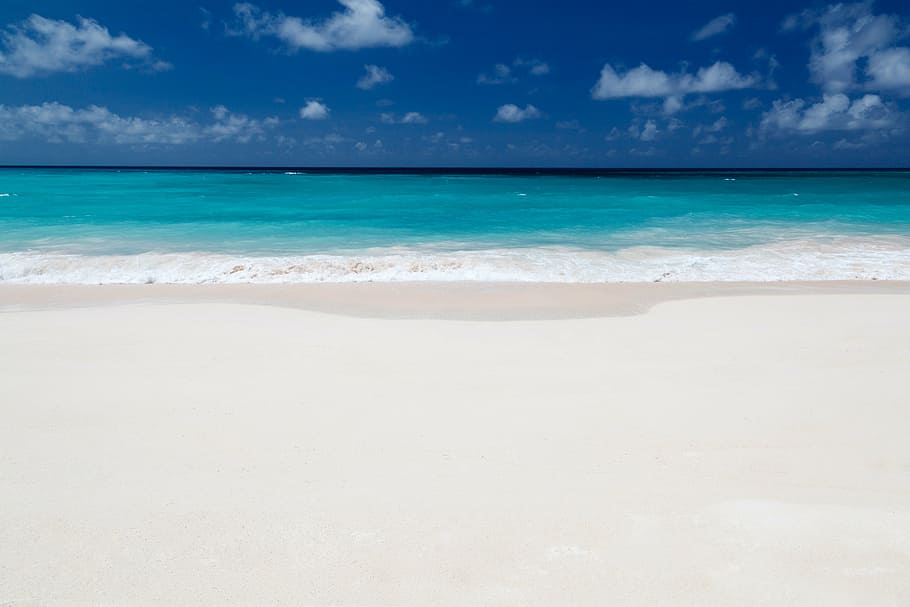blanco, playa de arena, azul, agua, fondo, playa, claro, nube, línea costera, horizontal, paisaje, naturaleza, Oceano, arena, escena, mar, cielo, espacio, verano, tranquilo, tropical, turquesa, clima tropical, vacaciones, idílico, isla, viaje, color turquesa, destinos de viaje, ola, relajación, scenics, nadie, tierra, paisajes - naturaleza, nube - cielo, tranquilidad, escena tranquila, horizonte sobre el agua, belleza en la naturaleza, horizonte, día, al aire libre, 5K