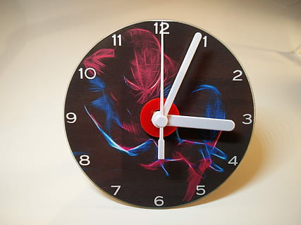 klokke, tid, ansikt, sirkel, rød, ingen folk, urskive, nærbilde, timeviser, Nummer, minuttviseren, nøyaktighet, geometrisk form, veggur, klokkehånd, tidsinstrument, form, brukt, veggbyggingsfunksjon, innendørs, studio skudd, konsentriske, 4K, CC0, offentlig domene, opphavsrett gratis