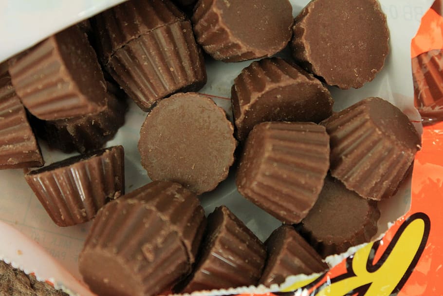 caramels de mantega de cacauet, mantega, caramels, postres, menjar dolç, xocolata, menjar, marró, gourmet, caramels de xocolata, primer pla, pastís, refresc, menjar poc saludable, berenar, indulgència, menjar i beguda, temptació, dolç, a l'interior, frescor, llest per menjar, cap gent, natura morta, al forn, forma, placa, pastís de xocolata, 2K