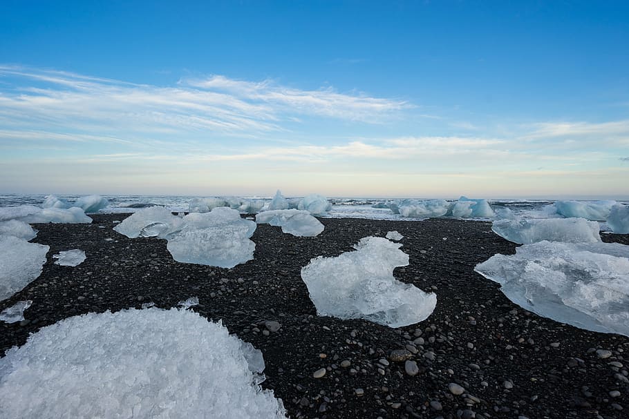 blocchi di ghiaccio, terra, giorno, ghiaccio, cristalli, forma, freddo, brina, bianca, la neve, struttura, trasparente, congelato, ze, modello, natura, macro, artico, solido, pulito, fresco, spiaggia, ciottoli, Islanda, inverno, freddo - temperatura, all'aperto, paesaggio, Paesaggi, laguna di jokulsarlon, temperatura fredda, cielo, acqua, ambiente, mare, ghiacciaio, nuvola - cielo, iceberg - formazione di ghiaccio, scenics - natura, laguna, bellezza nella natura, clima polare, nessuno, orizzonte sull'acqua, galleggia sull'acqua, fusione, acqua ghiacciata, 5K