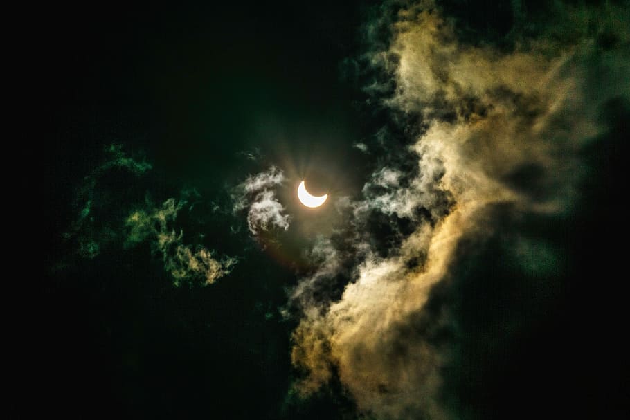 große amerikanische Sonnenfinsternis, Mond, Nachtzeit, Finsternis, Sonnenfinsternis, Wolke, Himmel, Astronomie, Sonne, himmlisch, wunderbar, tolle, Wolken in Flammen, paradiesisch, surreal, Platz, Nacht-, wolke - himmel, keine Leute, Natur, Schönheit in der Natur, draußen, dunkel, Vollmond, Szenen - Natur, Sonnensystem, Flachwinkelansicht, Mondlicht, Ruhe, Weltraumforschung, Geheimnis, Wissenschaft, planetarischer Mond, 5K