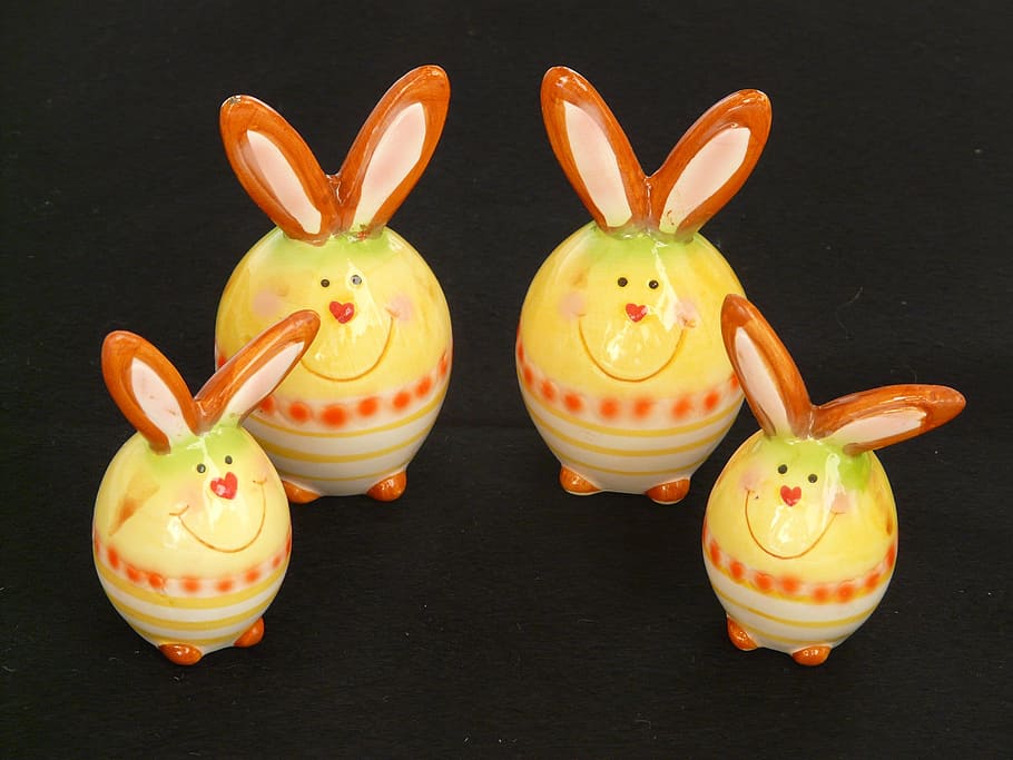 påske, Påske hare, figur, keramisk, hare, porcelæn, dyr, nuttet, farverig, farve, påskeægmaleri, påske bunny familie, repræsentation, fest, dyr repræsentation, mad og drikke, indendørs, kanin - dyr, stilleben, ferie, mad, pattedyr, ingen mennesker, kreativitet, dekoration, høj vinkel visning, studio skud, tæt på, sort baggrund, fristelse, 2K
