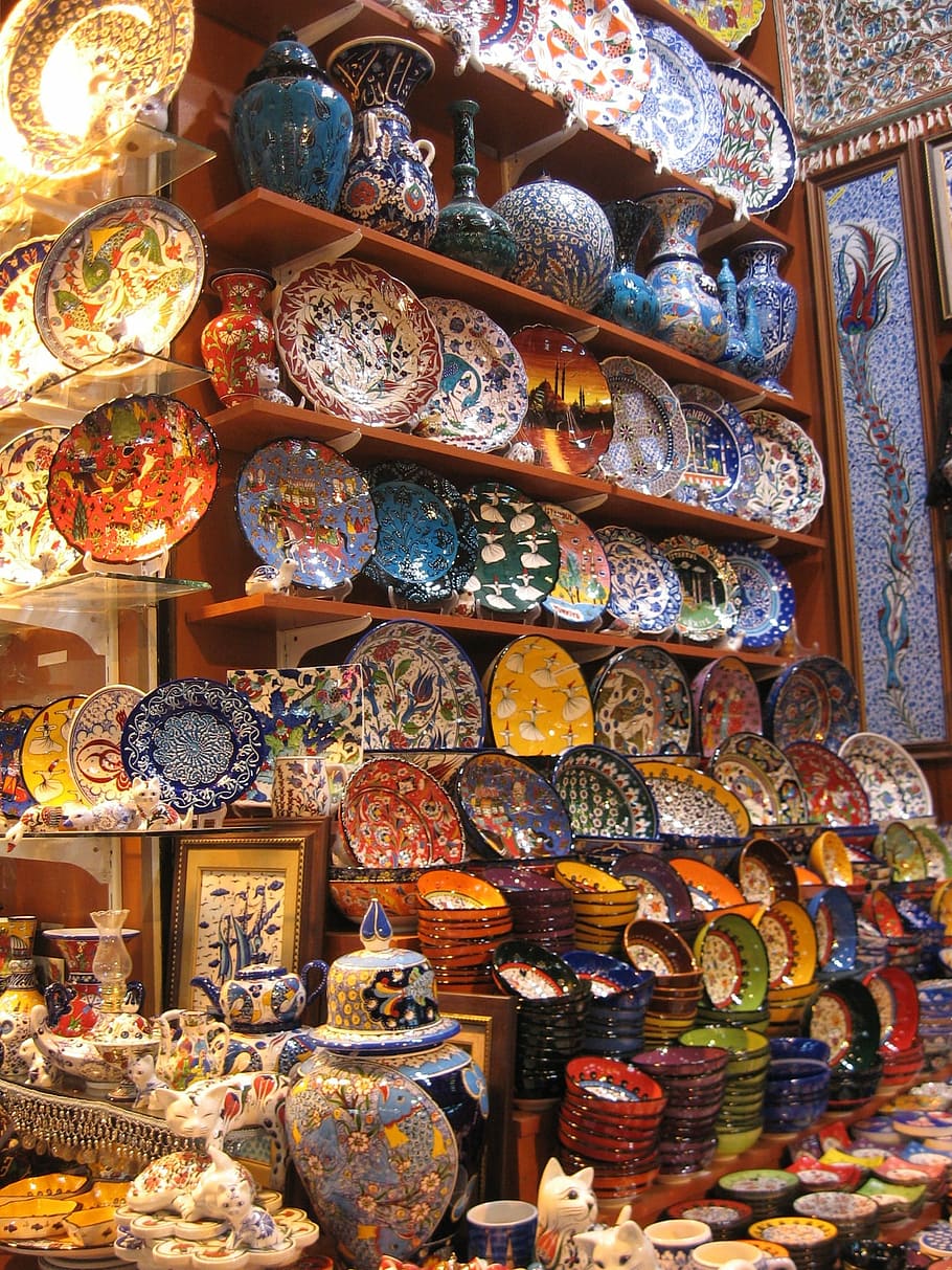 Keramik, Basar, Truthahn, Variation, Wahl, Regal, große gruppe von gegenständen, Reise, Verkauf, Fülle, Anordnung, keine Leute, zu verkaufen, Markt, drinnen, Kunst und Handwerk, Sammlung, Geschäft, mehrfarbig, Stillleben, Tag, Verkaufsdisplay, Kunst, Marktstand, Auftrag, 1080P