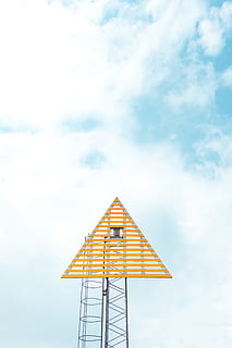 triangular, torre, càmera, blau, cel, arquitectura, núvol - cel, estructura construïda, vista d’angle baix, dia, naturalesa, cap gent, a l'aire lliure, exterior de l'edifici, protecció, seguretat, edifici, refugi, tranquil·litat, forma de triangle, forma, bellesa a la natura, escala, 5K, CC0, domini públic, lliure de regalies
