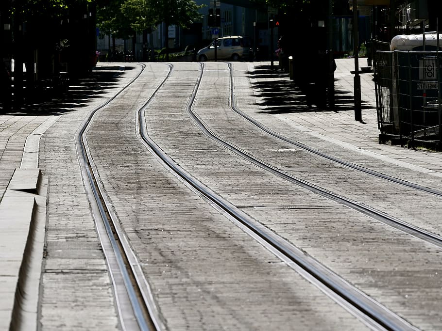 grå beton gulv, spor, Gleise, retning, tog, syntes, mål, omveje, ledelse, jernbanespor, jernbanetrafik, sporvogn, jernbane, Trafik, transportere, jernbanelinje, offentlige transportmidler, markedsplads, kejserlige vej, Heilbronn, vejen frem, ingen mennesker, arkitektur, jernbanetransport, spore, bygget struktur, by, dag, udendørs, bygning udvendig, transportmidler, sti, gade, i en række, sollys, natur, transportform, 5K