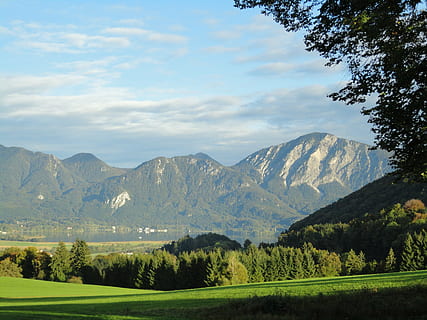 montanhas, glentleiten, céu, nuvens, horizonte, relatado, pastar, florestas, montanha, scenics - natureza, beleza na natureza, cena tranquila, plantar, tranquilidade, árvore, nuvem - céu, meio Ambiente, panorama, cena não urbana, cor verde, natureza, idílico, cadeia de montanhas, ninguém, terra, dia, crescimento, ao ar livre, Pico da montanha, 2K, CC0, domínio público, royalty free