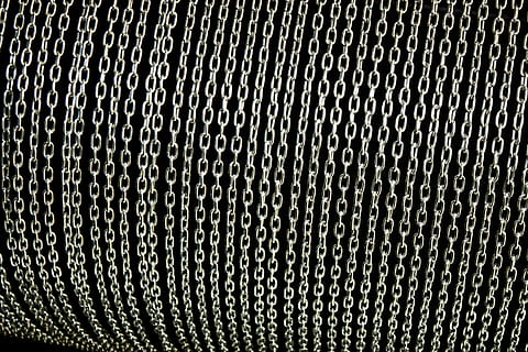 cadenes, paper, rotllo de cadena, professió, cadena de ferro, grua, augmentar, polipast de cadena, vents, treballar, tancar, tecnologia, mecànicament, metall, roda, Quant a, fons, patró, marc complet, textura, primer pla, cap gent, repetició, a l'interior, resum, cable, color negre, quadrícula, embolic de cables, forat, graella, disseny, reixa metàl·lica, forma, acer, aliatge, efecte texturat, color plata, 4K, CC0, domini públic, lliure de regalies