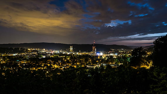 Winterthur, cielo notturno, illuminazione, città, notte, cielo, lunga esposizione, luce, nuvole, contrasto, mare di luce, fotografia notturna, sera, vista a volo d'uccello, nuvola - cielo, architettura, struttura costruita, esterno dell'edificio, nessuno, costruzione, paesaggio urbano, illuminato, natura, vista dall'alto, albero, pianta, all'aperto, destinazioni di viaggio, scenics - natura, grattacielo, vita notturna, 4K, CC0, dominio pubblico, privo di copyright