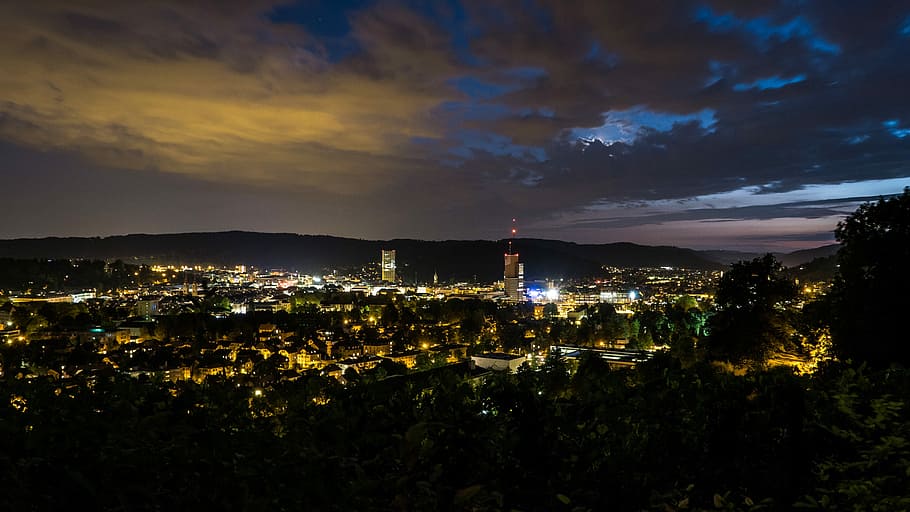 winterthur, cel nocturn, il·luminació, ciutat, nit, cel, exposició llarga, llum, núvols, contrast, mar de llum, fotografia nocturna, tarda, vista d'ocell, núvol - cel, arquitectura, estructura construïda, exterior de l'edifici, cap gent, edifici, paisatge urbà, il·luminat, naturalesa, vista d’angle alt, arbre, planta, a l'aire lliure, destinacions de viatge, escenics - natura, gratacels, vida nocturna, 4K
