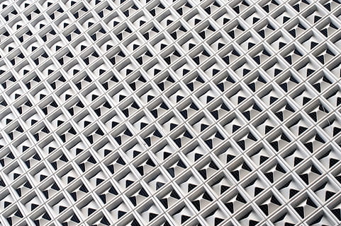 prasseln, Textur, Design, Muster, Vollbild, Hintergründe, Metall, texturiert, keine Leute, Wiederholung, Nahansicht, gestalten, gebaute Struktur, die Architektur, Tag, Bett, abstrakt, drinnen, Geometrische Figur, Gitter, architektonisches Merkmal, silberfarben, stehlen, Legierung, kreuz und quer, 5K, CC0, gemeinfrei, lizenzfrei