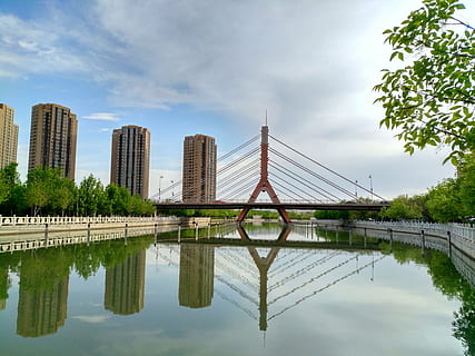 Brücke, Reflexion, Fluss, Wolke, die Architektur, Stadtbild, städtische Szene, berühmter Platz, städtische Skyline, Wolkenkratzer, Himmel, Wasser, gebaute Struktur, Gebäudehülle, wolke - himmel, Baum, Ufergegend, Natur, Stadt, Pflanze, Gebäude, Brücke - künstliche Struktur, Verbindung, keine Leute, Tag, See, draußen, Bürogebäude außen, reflektierender Pool, 4K, CC0, gemeinfrei, lizenzfrei