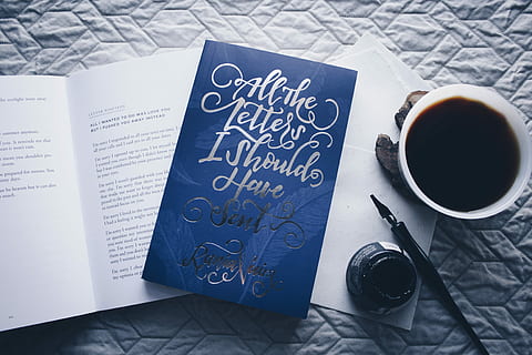 lukket, bogstaver i, sendt, roman bog, ved siden af, fyldt op, hvid, kop, blå, citere, bestyrelse, kaffekrus, blæk flaske, Bestil, læsning, kaffe, drikke, mad og drikke, krus, tekst, kaffe - drikke, papir, indendørs, kaffekop, forfriskning, bord, vestlige script, stilleben, pen, offentliggørelse, ingen mennesker, te, varm drikke, at gøre listen, note pad, te kop, 4K, CC0, offentligt domæne, royaltyfrie