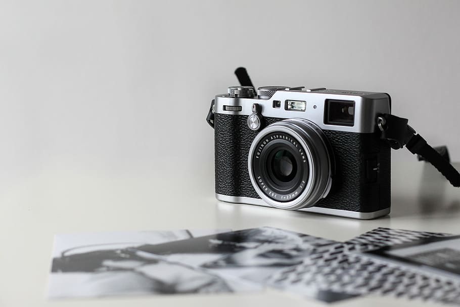 negre, gris, càmera de cinema, imprès, fotografies, càmera dslr, blanc, superfície, càmera, vell, vintage, taula, impressions, temes de fotografia, càmera - equip fotogràfic, tecnologia, tir de l'estudi, a l'interior, lent - instrument òptic, equip fotogràfic, primer pla, còpia espai, estil retro, cap gent, color negre, pel·lícula de càmera, lent - ull, natura morta, càmera digital, fons blanc, sol objecte, càmera slr, 4K