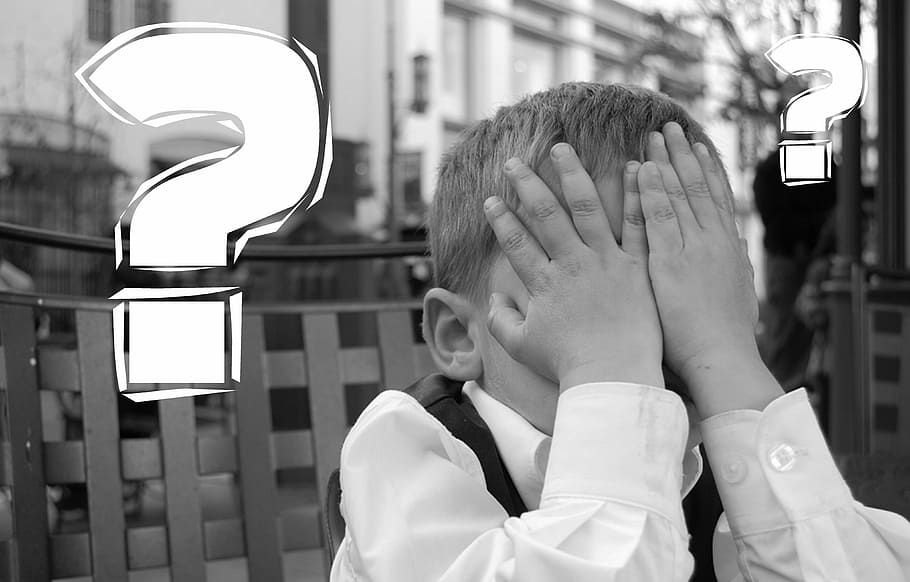 gris, fotografia a escala, noi, portar, blanc, camisa de vestir, cobertura, cara, errada, error, signe d'interrogació, fallar, mal, problemes, nen, decepció, a l'interior, només adults, gent, tirada al cap, adult, només dones, dia, primer pla, adult jove, una persona, persones reals, centrar-se en primer pla, estils de vida, mà, part del cos humà, activitat d'oci, dones, part del cos, femelles, retrat, comunicació, mà humana, reflexió, emoció, celebració, arquitectura, cara oculta, rostre humà, mans que cobreixen els ulls, 4K