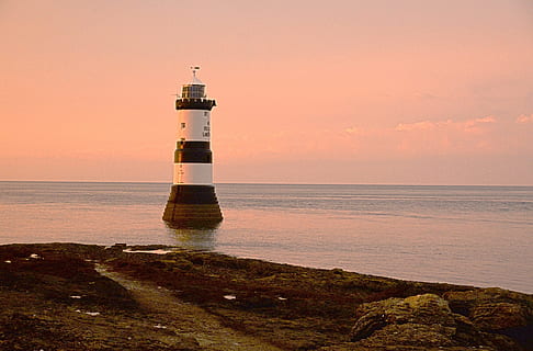 anglesey, penmon, bod, maják, pobřeží, moře, horizont, soumrak, večer, směr, vedení, exteriér budovy, západ slunce, voda, nebe, věž, pláž, ochrana, bezpečnostní, stavba, přistát, bezpečnost, horizont nad vodou, scenics - příroda, budova, nikdo, venku, 4K, CC0, veřejná doména, bez autorských práv