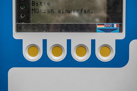 automatisk, park maskine, vekslende automat, knapper, møntindkast, ingen mennesker, tæt på, tekst, blå, meddelelse, vestlige script, udendørs, skilt, arkitektur, direkte over, by, dag, stilleben, vand, form, natur, maskineri, metal, blå baggrund, 4K, CC0, offentligt domæne, royaltyfrie