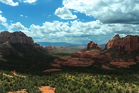 Gipfel, tagsüber, braun, Grün, Berge, wolkig, Blau, Himmel, Grand Canyon, Rock, Wolke, Baum, Berg, Schlucht, Natur, szenen, Utah, Landschaft, Vereinigte Staaten von Amerika, Arizona, Südwesten der USA, Wüste, draußen, Sandstein, Rock - Objekt, Schönheit in der Natur, Butte - Felsvorsprung, keine Leute, Nationalpark, wolke - himmel, rote Felsen, erodiert, Tal, extremes Gelände, berühmter Platz, rot, Feld, Felsformation, Szenen - Natur, ruhige Szene, solide, Umgebung, Nicht-städtische Szene, Ruhe, Geologie, physische Geographie, Pflanze, Reiseziele, Gebirge, Formation, Klima, trockenes Klima, 5K, CC0, gemeinfrei, lizenzfrei