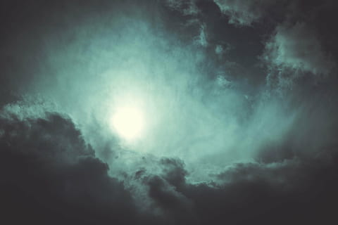 lua e nuvens, textura, céu, nuvens, vento, tempestade, clima, foto, névoa, frente, dramático, inverno, nebulosidade, ar, nublado, leve, natureza, Sombrio, nuvem - céu, azul, cloudscape, origens, noite, beleza na natureza, ninguém, visão de baixo ângulo, scenics - natureza, céu dramático, ao ar livre, lua, tranquilidade, clima atmosférico, assustador, luar, lua cheia, sinistro, meteorologia, poder na natureza, 5K, CC0, domínio público, royalty free