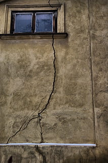 stres, frustrace, problém, Deprese, trpět, deprimovaný, starý, architektura, exteriér budovy, okno, stavba, nikdo, pozadí, nástěnný prvek, poškozen, den, texturou, prasklý, run-down, nízký úhel pohledu, zvětralý, venku, detail, budova, zastaralý, celý rám, efekt, zničil, 4K, CC0, veřejná doména, bez autorských práv
