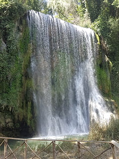 cataratta, monastero di pietra, acqua, cascata, scenics - natura, movimento, acqua corrente, bellezza nella natura, lunga esposizione, albero, pianta, natura, movimento sfocato, foresta, nessuno, terra, giorno, scena non urbana, potere in natura, energia, ambiente, fluente, all'aperto, acqua che cade, foresta pluviale, 2K, CC0, dominio pubblico, privo di copyright
