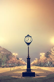 Foto, Standuhr, Straße, Nachtzeit, Uhr, Zeit, Bukarest, Zeit Uhr, Minute, Stunde, Weiß, Geschäft, zweite, sehen, Symbol, Hände, retro, Antiquität, Countdown, Winter, Schnee, beleuchtet, Sonnenuntergang, Nacht-, Ziffernblatt, draußen, Baum, Himmel, Natur, keine Leute, Pflanze, kopieren sie platz, Instrument der Zeit, Dämmerung, Richtigkeit, Stadt, kalte Temperatur, Lichtanlage, 5K, CC0, gemeinfrei, lizenzfrei