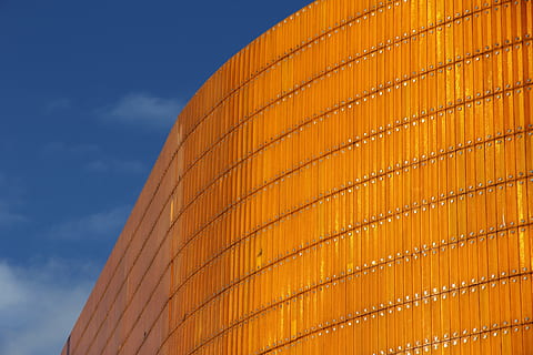 opera de arta, plastic, reflectoare, portocale, cer albastru, sculptură, münster, proiecte de sculptură, cer, zi, în aer liber, nici o persoana, vedere unghiulară joasă, industrie, fabrică, arhitectură, exteriorul clădirii, a închide, natură, model, construită, modern, albastru, nor - cer, clădire, spațiu copie, montare pe perete, birou, galben, 5K, CC0, domeniu public, fără drepturi de autor