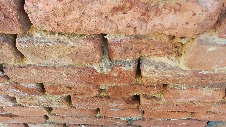 Backstein, Wand, Block, Mauerwerk, Muster, Zement, texturiert, Haus, Ziegelwand, die Architektur, Stein, rot, Material, städtisch, Zuhause, Rau, Struktur, grungy, alt, Hintergründe, Vollbild, keine Leute, Nahansicht, Wandbau - Funktion, Tag, gebaute Struktur, braun, verwittert, beschädigt, draußen, schlechter Zustand, ruiniert, 2K