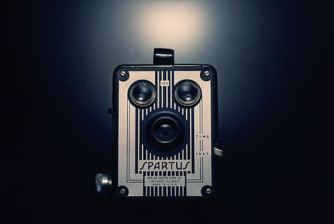 vintage, negre, punt d’espart de plata, disparar, plata, apuntar i disparar, càmera - equip fotogràfic, passat de moda, estil retro, equipament, vell, lent - instrument òptic, temes de fotografia, sol objecte, color negre, antiguitat, tecnologia, clàssic, equip fotogràfic, obturador, a l'interior, cap gent, primer pla, tir de l'estudi, nostàlgia, nombre, comunicació, cultura i entreteniment artístic, música, soroll, el passat, fons negre, equipament elèctric, 4K, CC0, domini públic, lliure de regalies
