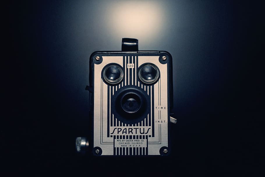 vintage, negre, punt d’espart de plata, disparar, plata, apuntar i disparar, càmera - equip fotogràfic, passat de moda, estil retro, equipament, vell, lent - instrument òptic, temes de fotografia, sol objecte, color negre, antiguitat, tecnologia, clàssic, equip fotogràfic, obturador, a l'interior, cap gent, primer pla, tir de l'estudi, nostàlgia, nombre, comunicació, cultura i entreteniment artístic, música, soroll, el passat, fons negre, equipament elèctric, 4K