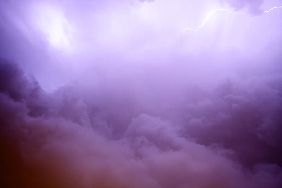 nuvola con un fulmine, fulmine, viola, cielo, nuvola - cielo, Cloudscape, bellezza nella natura, temporale, tempesta, cielo drammatico, sfondi, scenics - natura, ambiente, nuvoloso, nuvola temporalesca, natura, atmosfera, notte, nessuno, potere in natura, cielo lunatico, buio, infausto, all'aperto, vento, astratto, clima, pioggia torrenziale, pioggia, 1080P