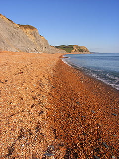strand, småsten, klipper, Chideock, south west dorset, Jurassic Coast, england, kystlinje, himmel, skyfri himmel, skønhed i naturen, jord, ro, vand, rolig scene, hav, scenics - natur, natur, klippe, dag, ingen mennesker, solid, bjerg, ikke-urbane scene, rock-objekt, rock formation, udendørs, 2K, CC0, offentligt domæne, royaltyfrie