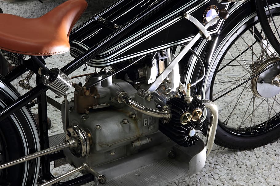 motocicleta, motor, Alemanya, moto, motor, speyer, Technik Museum, bmw, transport, mode de transport, bicicleta, cotxe, vehicle terrestre, roda, part del cos humà, metall, manera de transport, mà humana, mà, primer pla, una persona, a l'interior, reparació, maquinària, ocupació, part del vehicle, automòbil, mecànica, pneumàtic, crom, va parlar, 5K