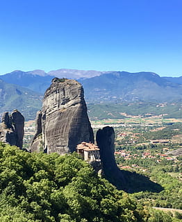meteora, monastero, Grecia, montagna, bellezza nella natura, cielo, scenics - natura, scena tranquilla, natura, giorno, nessuno, blu, catena montuosa, architettura, ambiente, pianta, scena non urbana, la tranquillità, paesaggio, struttura costruita, cielo sereno, luce del sole, roccia, all'aperto, formazione, 1080P, CC0, dominio pubblico, privo di copyright