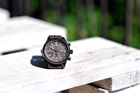 time, watch, timex, accessoire, clock, day, no people, accuracy, nature, sunlight, outdoors, close-up, instrument of time, focus on foreground, wristwatch, alarm clock, number, tree, selective focus, table, roman, architecture, minute hand, personal accessory, 4K, CC0, public domain, royalty free