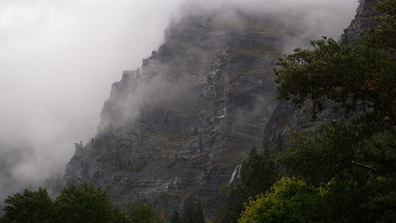 fogs, kylmä, Puut, kasvi, luonto, ylämaan, vuori, maisema, sumu, puu, maa, rock, vankka, rock - esine, ei ihmisiä, ulkona, rantakallio, kauneus luonnossa, maisemat - luonto, pilvi - taivas, ympäristö, metsä, päivä, geologia, havupuu, mäntymetsät, savusumu, vuorenhuippu, aggressio, voimaa luonnossa, 5K, CC0, public domain, rojaltivapaa
