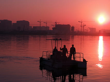 konstruktion, arbejde, arbejder, industri, industriel, mand, mennesker, ren, hav, vedligeholdelse, transportmidler, service, reparation, vand, strøm, snavset, sikkerhed, udstyr, solnedgang, himmel, afspejling, arkitektur, silhuet, bygget struktur, orange farve, natur, herrer, skønhed i naturen, nautiske fartøj, gruppe af mennesker, bygning udvendig, rigtige mennesker, transportform, udendørs, 4K, CC0, offentligt domæne, royaltyfrie