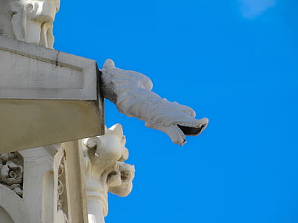 faţadă, biserici, gotic, arhitectură, catedrală, artă, istorie, băţ, Gargoyle, vitraliu, cer, albastru, sculptură, statuie, artă și sculptură, cer senin, reprezentare, nici o persoana, spațiu copie, vedere unghiulară joasă, reprezentare umană, a închide, natură, zi, în aer liber, construită, ambarcațiune, 5K, CC0, domeniu public, fără drepturi de autor