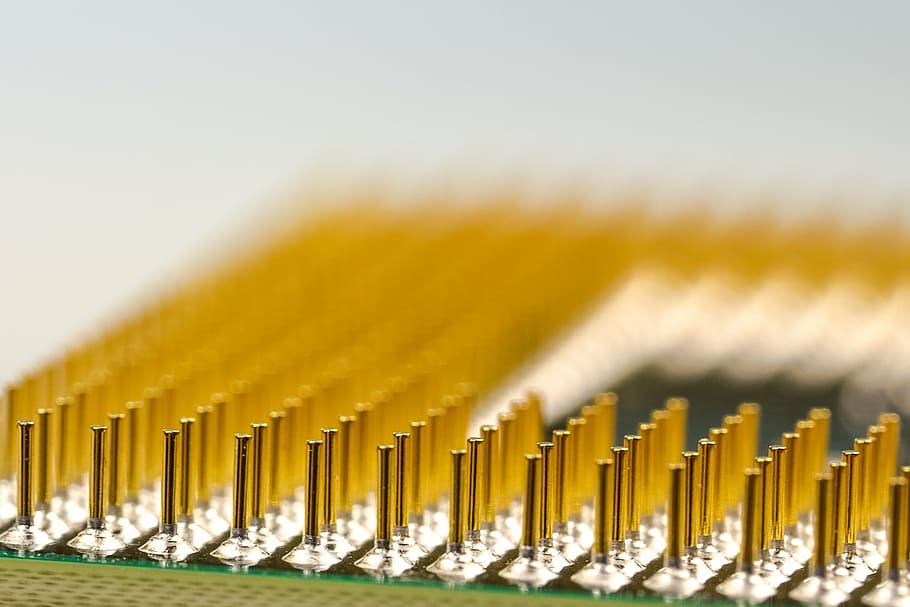 Computerprozessor, Foto fokussieren, Stifte, Zentralprozessor, Prozessor, Makro, Stift, Computer, Elektronik, Datenverarbeitung, Chip, Tafel, Schaltungen, pc, Kontrollzentrum, Verbindungen, Elektrotechnik, Komponente, Technologie, Spur, Daten, elektrisch, Komponenten, Taschenrechner, Software, schließen, Slot, in einer Reihe, Nahansicht, keine Leute, Gesundheitswesen und Medizin, Gelb, drinnen, Wissenschaft, Biochemie, große gruppe von gegenständen, Gruppe von Objekten, Bildung, Forschung, Ausrüstung, Biotechnologie, Industrie, Studioaufnahme, selektiver Fokus, wissenschaftliches Experiment, Auftrag, genetische Forschung, 2K