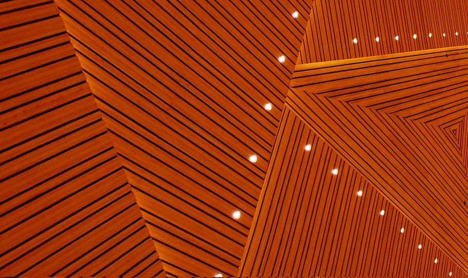Holz, Decke, Innere, Design, Hartholz, die Architektur, Material, Dekor, Muster, Lichtanlage, keine Leute, Flachwinkelansicht, beleuchtet, gebaute Struktur, orange Farbe, drinnen, Vollbild, Hintergründe, modern, Gebäude, rot, braun, Geometrische Figur, Nahansicht, in einer Reihe, direkt darunter, Leuchte, 2K