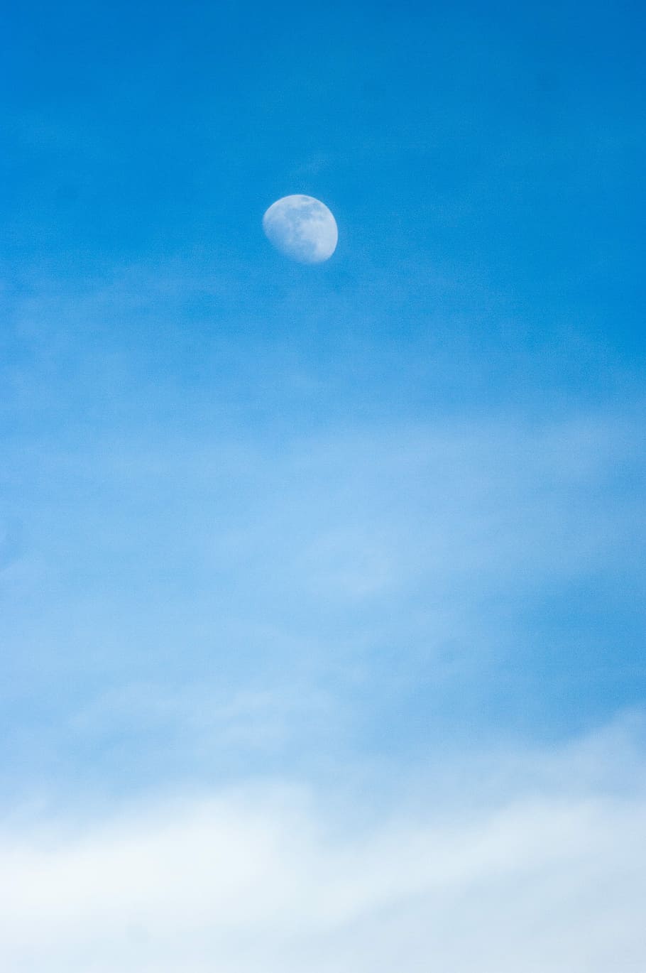 lună, lumina lunii, frumos, nor, cer, nor cer, dispozitie, albastru, clar, ciudat, natură, nor - cer, Cloudscape, spaţiu, vreme, în aer liber, zi, aer, fundaluri, nici o persoana, stratosferă, vară, frumusețe în natură, astronomie, scenics, vedere unghiulară joasă, liniște, o scenă liniștită, scenice - natura, lună planetară, noapte, idilic, explorarea spațiului, jumătate de lună, descoperire, spațiu și astronomie, astrologie, 4K