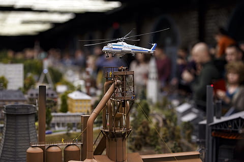 Layout, Hubschrauber, Konstruktion, Installateure, Industrie, Pflanze, Rohr, eine Kopie von, Erholung, Kühlturm, reduziert, Fokus auf den Vordergrund, Geschäft, Tag, Markt, zufällige Menschen, draußen, selektiver Fokus, Kunst und Handwerk, Glas, Essen und Trinken, Stuhl, Tabelle, Getränk, Sitz, Anordnung, große gruppe von gegenständen, Marktstand, Gruppe von Leuten, die Architektur, 4K, CC0, gemeinfrei, lizenzfrei