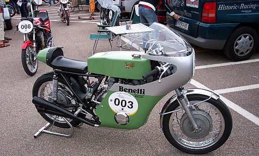 benelli, Old Timer, Italië, vervoer, wijze van transport, landvoertuig, stad, weg, auto, straat, motorvoertuig, incidentele mensen, stationair, fiets, teken, dag, buitenshuis, mensen, motorfiets, wiel, sport, parkeren, zilverkleurig, 1080P, CC0, publiek domein, royaltyvrij