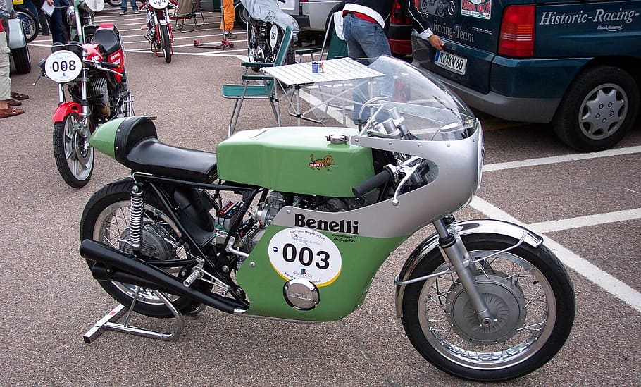 benelli, Old Timer, Italië, vervoer, wijze van transport, landvoertuig, stad, weg, auto, straat, motorvoertuig, incidentele mensen, stationair, fiets, teken, dag, buitenshuis, mensen, motorfiets, wiel, sport, parkeren, zilverkleurig, 1080P
