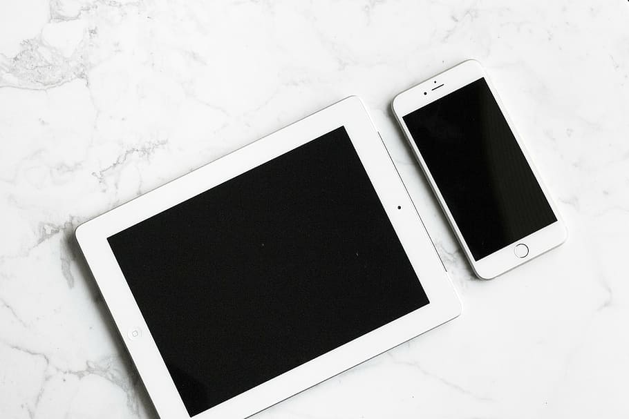 iphone d'or 6, ipad, blanc, plata, iphone, superior, taula, oficina, treballar, negocis, escriptori, tecnologia, gadgets, tauleta, smartphone, mòbil, marbre, fotografia, marc, temes de fotografia, passat de moda, en blanc, pel·lícula de càmera, estil retro, retrat, bloc de notes, dispositiu d’informació portàtil, tecnologia sense fils, comunicació, telèfon intel·ligent, connexió, pantalla del dispositiu, telèfon mòbil, còpia espai, pantalla, portabilitat, pantalla tàctil, cap gent, vista d’angle alt, natura morta, a l'interior, color negre, equips de telecomunicacions, comunicacions globals, 4K